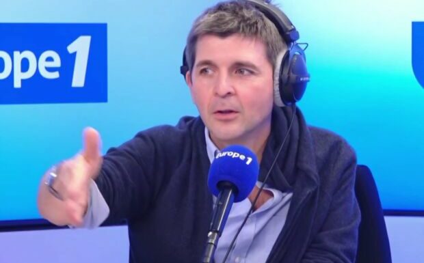 VIDÉO – “On ne va pas jouer les faux-culs” : une journaliste de Télématin rejoint Bruce Toussaint, Thomas Sotto cash !